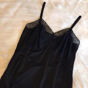 VINTAGE BLACK PLEATED SLIP